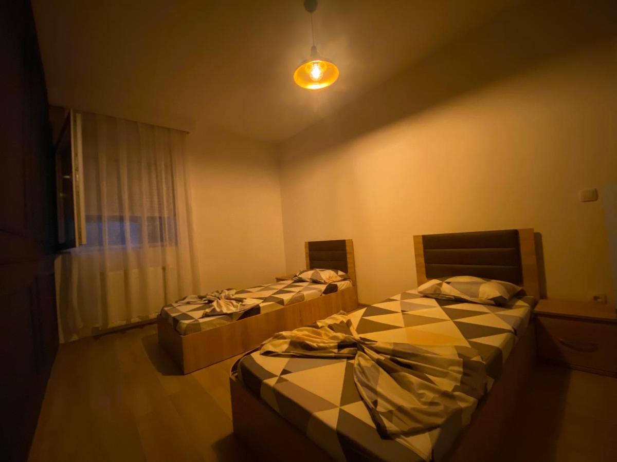 Prishtina Escape Apartments Pristina Esterno foto