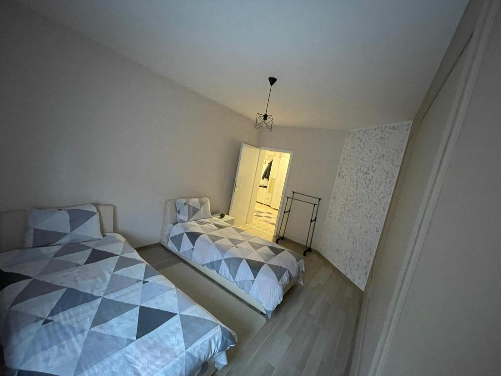 Prishtina Escape Apartments Pristina Esterno foto